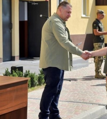 32 родини військових отримали ключі від квартир у Дніпрі