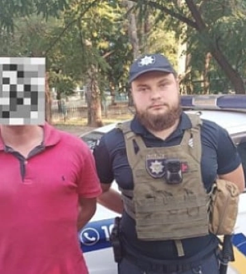 У Кривому Розі поліція затримала чоловіка з речовиною, схожою на наркотичну
