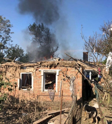 Росіяни тричі за день атакували Нікополь на Дніпропетровщині: двоє людей дістали поранення, пошкоджено 8 будинків