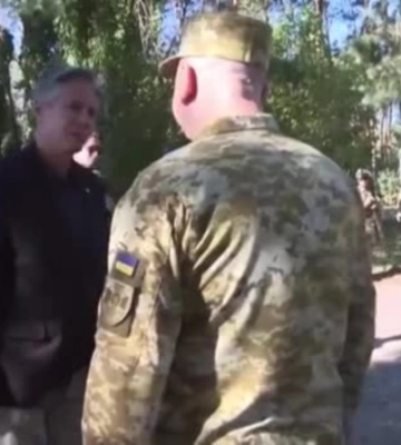 Другий день візиту Блінкена до України: що держсекретар США отримав у подарунок від наших військових – сюжет (Відео)