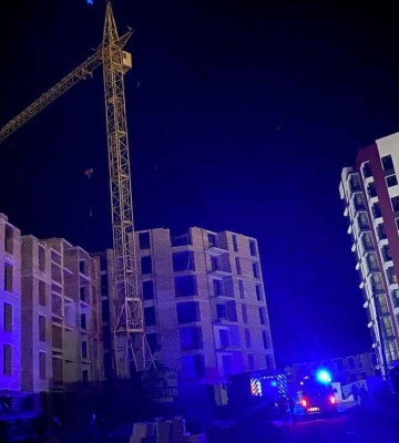Чоловік, який хотів стрибнути зі стріли крана в Луцьку, спустився донизу