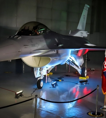 Lockheed Martin представила перший модернізований винищувач четвертого покоління F-16 Block 70 для ВПС Словаччини