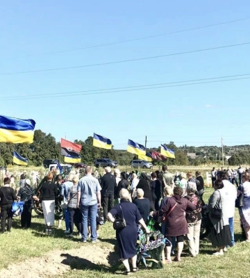 У Кролевці попрощалися із героєм