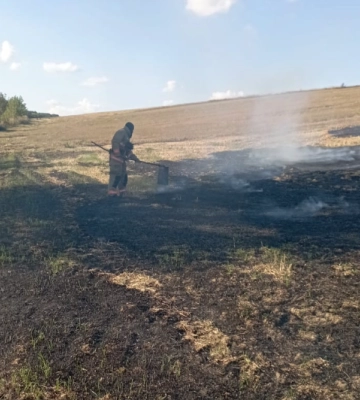 На Волині через загоряння поля постраждала жінка
