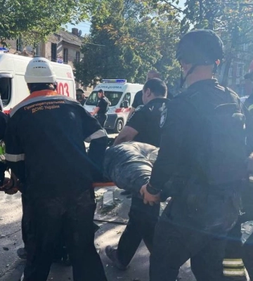 У Кривому Розі ракета влучила в адмінбудівлю, є постраждалі (оновлено)