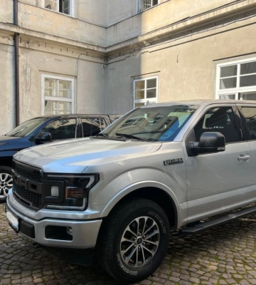 Допомога ЗСУ: Львів передав військовим два автомобілі, - ФОТО