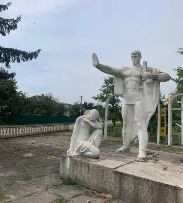 Памʼятники радянської доби на Львівщині: скільки вже знесли і навіщо це роблять