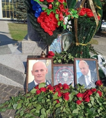 Оккупанты в Мелитополе устроили фотосессию с покойниками 
