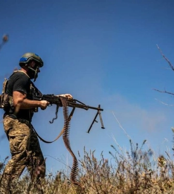ЗСУ рухаються вперед на Таврійському напрямку. За добу ворог втратив 305 солдатів та 32 одиниці техніки, знищено 11 складів, - Тарнавський