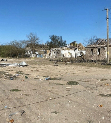 На Херсонщині росіяни скинули авіабомбу на селище, троє загиблих