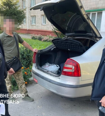 Посадовець Рівненського військкомату підозрюється у постачанні наркотиків