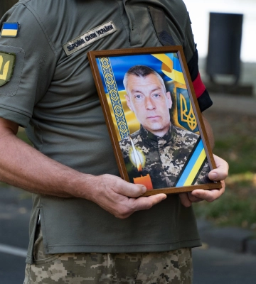 В Ужгороді сьогодні попрощалися із солдатом Олександром Лагітою