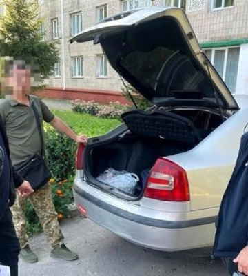 Посадовцю Рівненського райвійськкомату повідомили про підозру у постачанні наркотиків своєму шефу