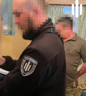 Военный Ровенского районного ТЦК систематически дарил руководителю наркотики