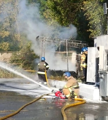 Удар по Запоріжжю: біля цистерн із метаном спалахнула пожежа