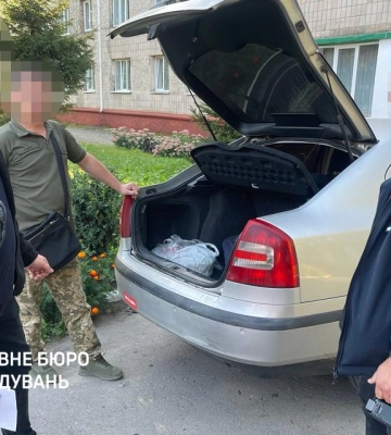 Хотел выслужиться: в Ровенской области чиновник военкомата поставлял начальнику наркотики
