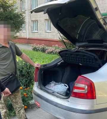 Разоблачен чиновник военкомата, поставлявший наркотики своему руководителю