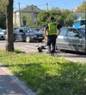 У Луцьку на пішохідному переході збили велосипедиста