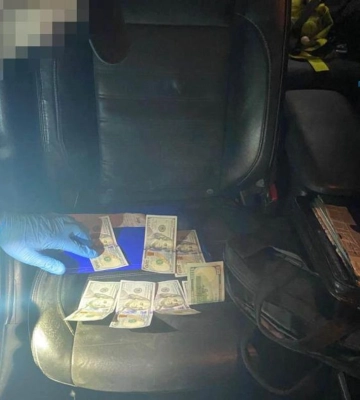 На Львівщині патрульна поліція відмовилась від 700 доларів