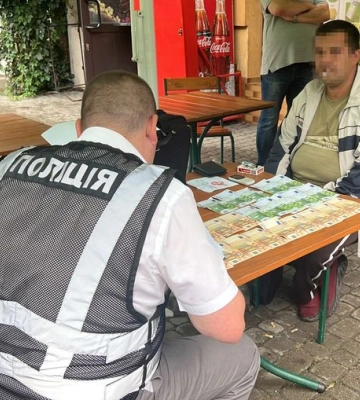 Розбійник з Дрогобиччини під ключ відправляв чоловіків за кордон