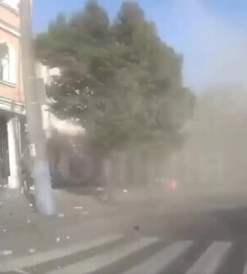 Перші хвилини після ранкового обстрілу Кривого Рогу. ВIДЕО