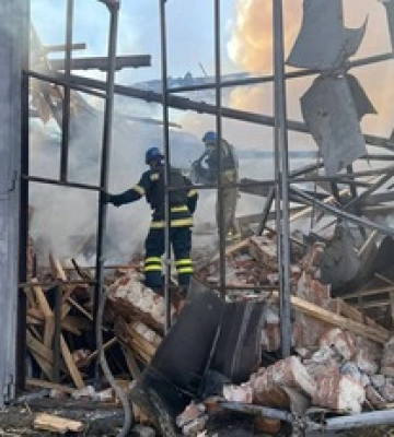 Удар по Кривому Розі: поліція показала відео перших хвилин після обстрілу