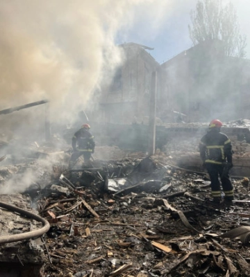 Удар по Кривому Рогу: полиция показала видео первых минут после обстрела