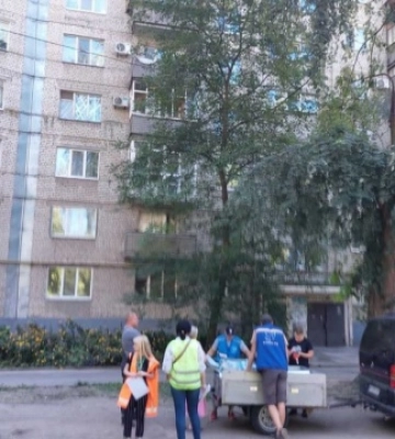 Ракетний удар по Запоріжжю: вибиті вікна у 42 багатоповерхівках, ліквідація наслідків триває