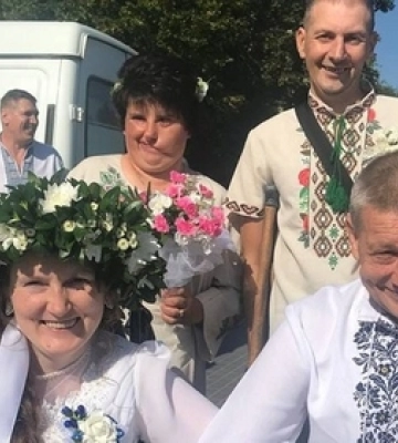 У Луцькому геріатричному пансіонаті відгуляли подвійне весілля