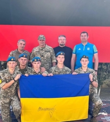 Залужний передав прапор України з власним підписом Волинському військовому ліцею (фото, відео)