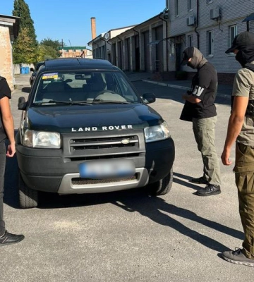 Заробили на авто для ЗСУ понад 600 тисяч грн: поліцейські затримали учасників угруповання