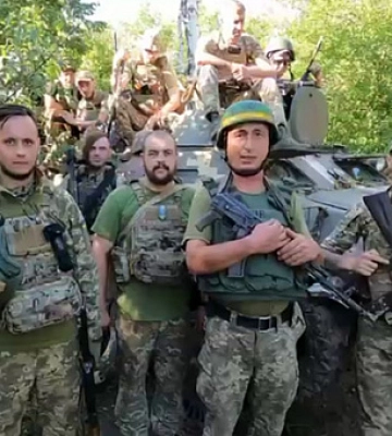 Криворожские бойцы 17-й отдельной танковой бригады поздравили бахмутчан с Днем города