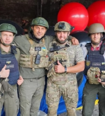 Військові запускали прапор України в небо Донецька