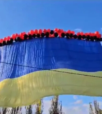 Над Донецьком запустили український прапор (ВІДЕО)