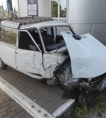 П&#039;яний водій ВАЗа і його пасажир заледве не загинули на зустрічній смузі
