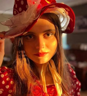 У стосунках чи самотня: Ольга Сумська розсекретила особисте життя 21-річної доньки