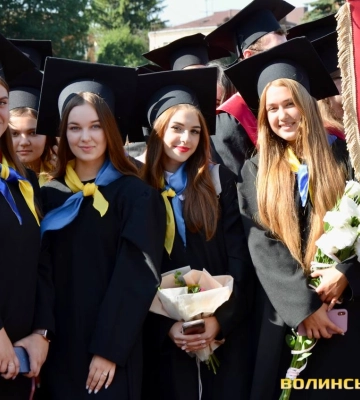 «Ми – найкращі!» Чотири тисячі студентів Університету імені Лесі Українки склали обітницю. Фото