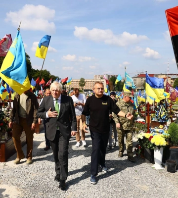 Борис Джонсон приїхав до Львова (ФОТО)