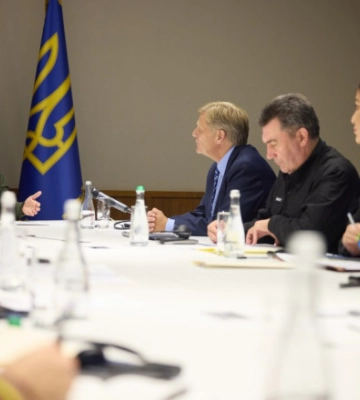 Зеленський зустрівся з послом Майклом Макфолом: обговорили санкції проти росії