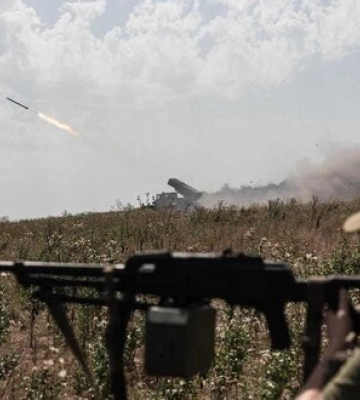 Протягом доби на південному напрямку росіяни втратили 321 солдата, 40 одиниць техніки та 8 складів, - Тарнавський