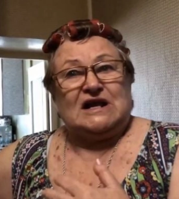 Оговорочка по Фрейду: рашистская плакальщица в Мелитополе сболтнула лишнего (видео)