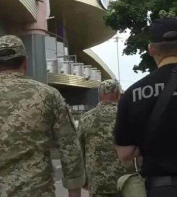 У Шостці хлопця без кисті викликали до військкомату, чим усе закінчилося