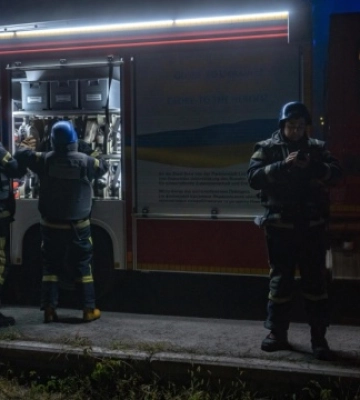 Над Києвом уночі збили десятки ударних безпілотників. Від падіння уламків є пошкодження будинку
