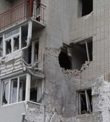 Оккупанты ударили по гражданским зданиям Херсона: есть пострадавшая