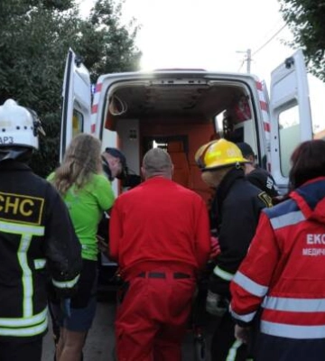 У Кропивницькому рятувальники дістали жінку з водопровідного колодязя 