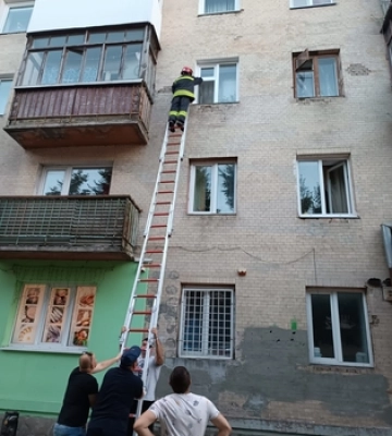У Луцьку до дверей зачиненої квартири викликали рятувальників