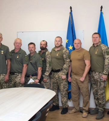 В Украине первые гражданские добровольцы получили удостоверение УБД
