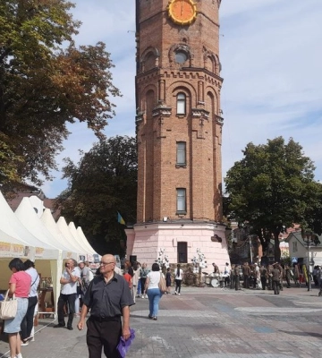 Під час ювілейного десятого фестивалю VinBookFest у Вінниці збирають книги для українських оборонців