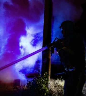 Нічний удар шахедами по Києву. Знищено 26 з 33 дронів, уламки впали в кількох районах і пошкодили тролейбусні лінії — головне