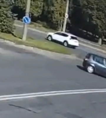 Не пропустив: у Луцьку водій «рено» влупився в «кіа» (відео)